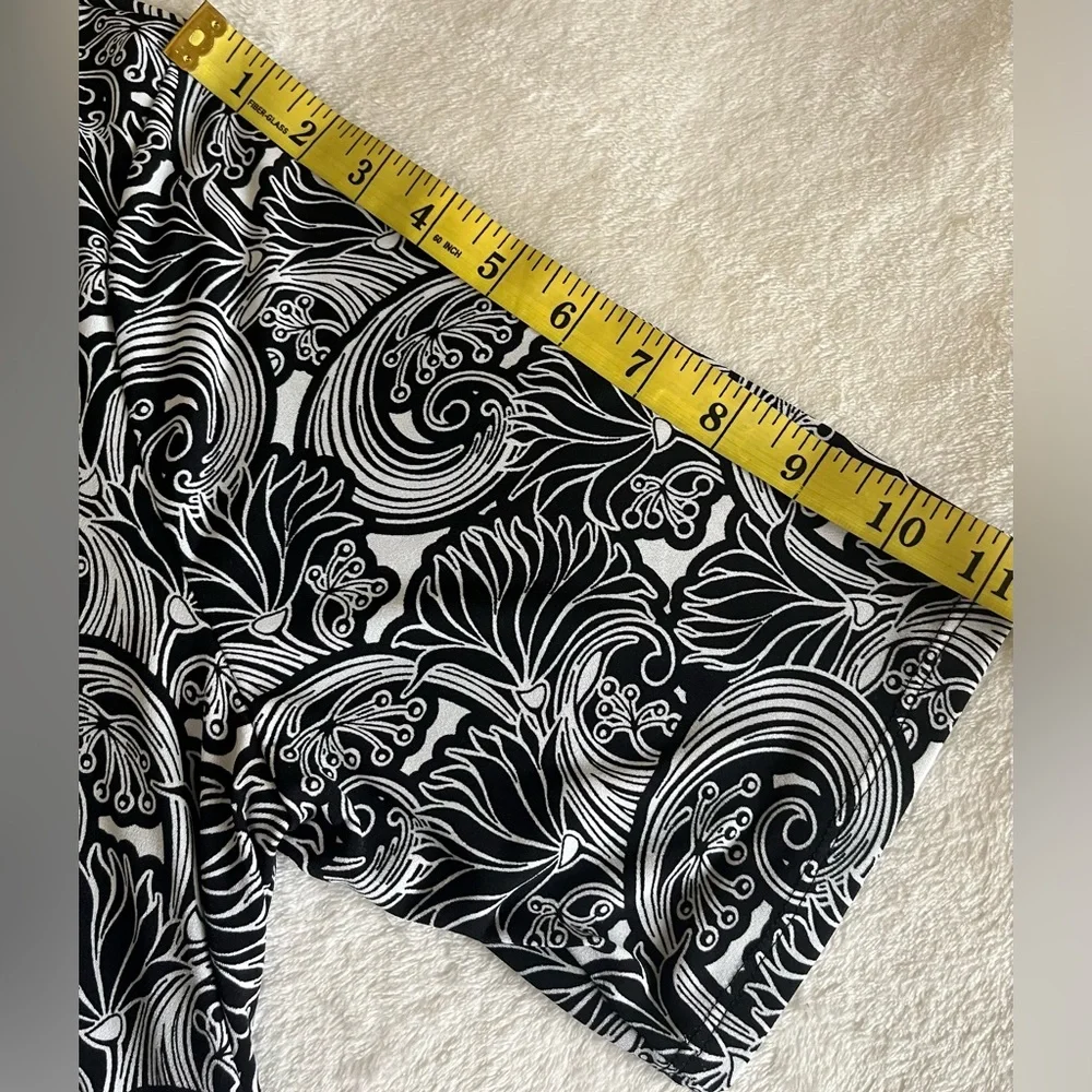 Chico’s Black and White Floral Print Short Sleeve Women’s Top Tunic Sz 2‎